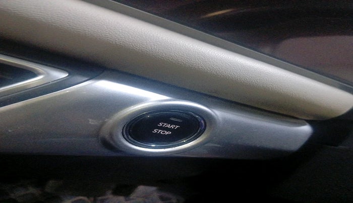 2021 Mahindra XUV700 AX 7 LUXURY D AT 7 STR, Diesel, Automatic, 92,595 km, interior