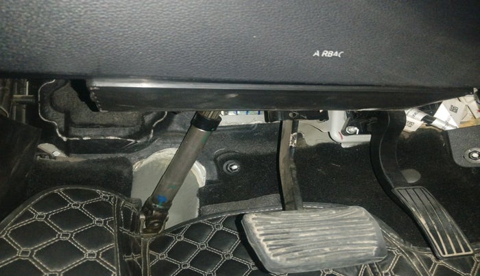 2021 Mahindra XUV700 AX 7 LUXURY D AT 7 STR, Diesel, Automatic, 92,595 km, interior