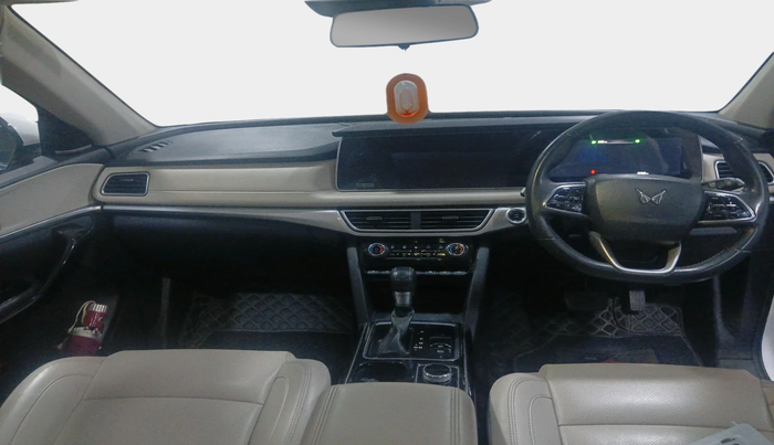 2021 Mahindra XUV700 AX 7 LUXURY D AT 7 STR, Diesel, Automatic, 92,595 km, interior