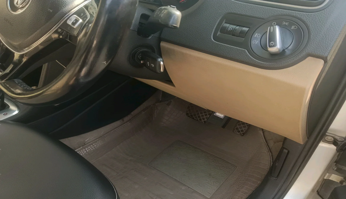 2016 Volkswagen Ameo HIGHLINE DSG 1.5 DIESEL , Diesel, Automatic, 1,00,308 km, interior