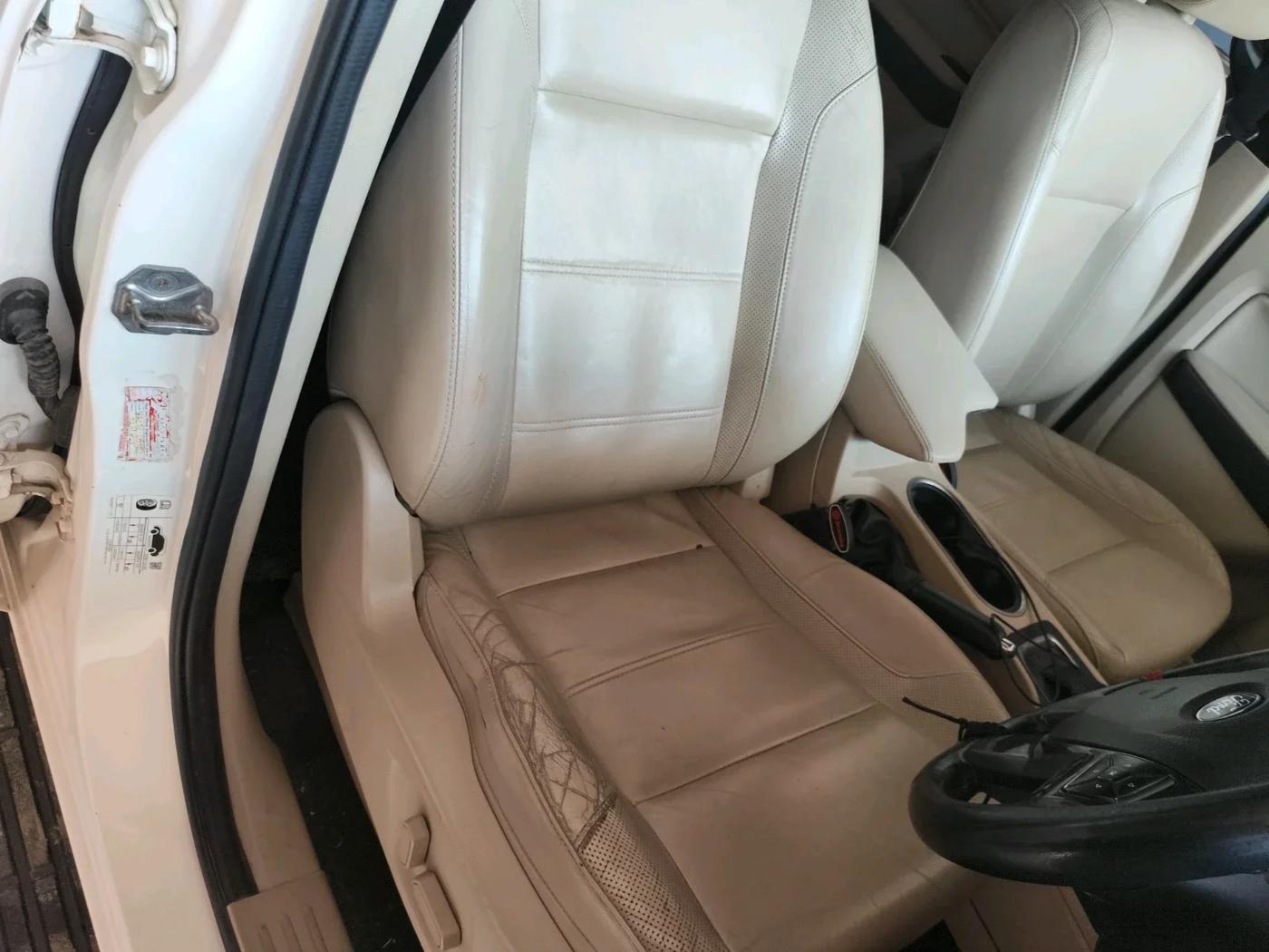 2016 Ford Endeavour TITANIUM 2.2 4X2 AT, Diesel, Automatic, 1,30,000 km, interior