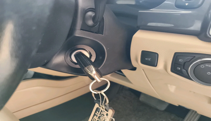 2016 Ford Endeavour TITANIUM 2.2 4X2 AT, Diesel, Automatic, 1,30,000 km, interior