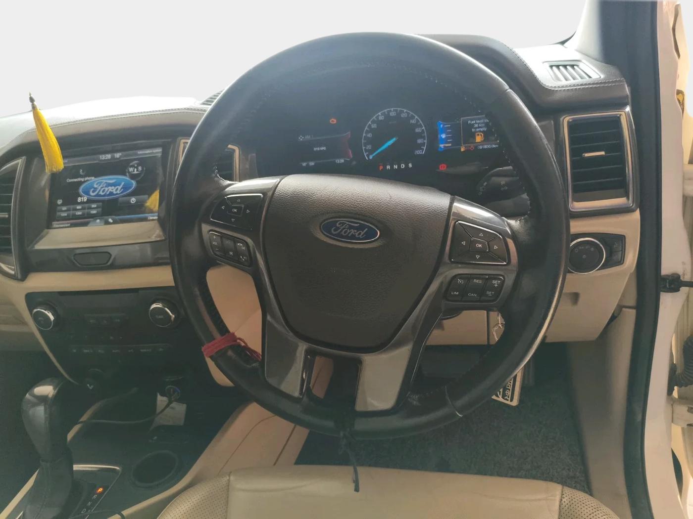2016 Ford Endeavour TITANIUM 2.2 4X2 AT, Diesel, Automatic, 1,30,000 km, interior