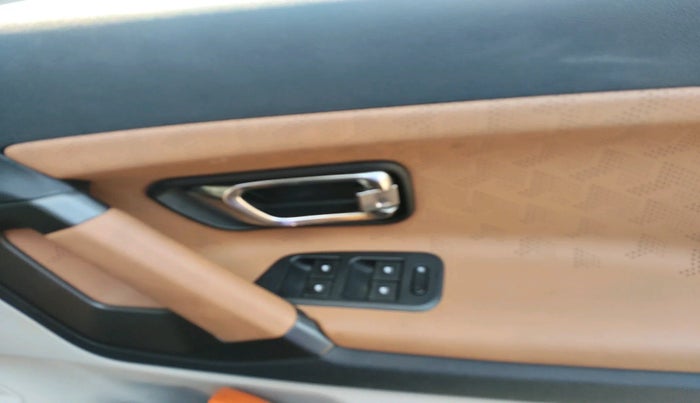 2024 Tata Safari ADVENTURE PLUS AT, Diesel, Automatic, 19,109 km, interior