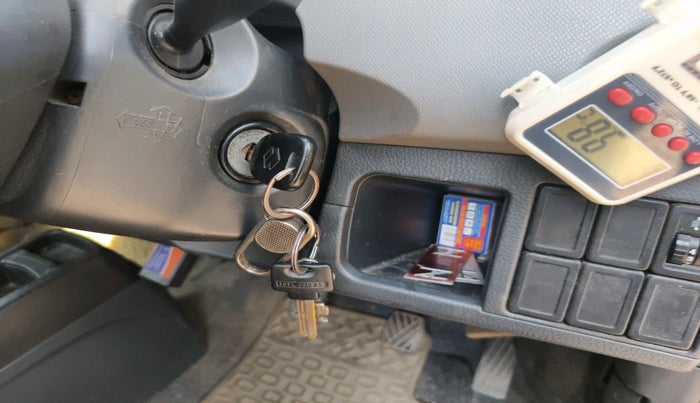 2011 Maruti Wagon R 1.0 LXI, Petrol, Manual, 52,613 km, interior