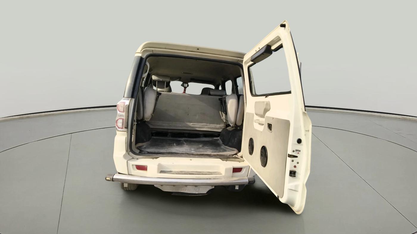 2017 Mahindra Scorpio S6 PLUS, Diesel, Manual, 91,859 km, exterior