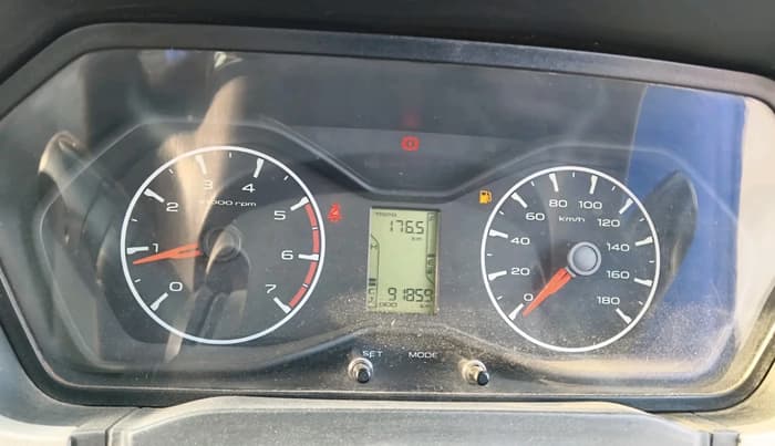 2017 Mahindra Scorpio S6 PLUS, Diesel, Manual, 91,859 km, interior