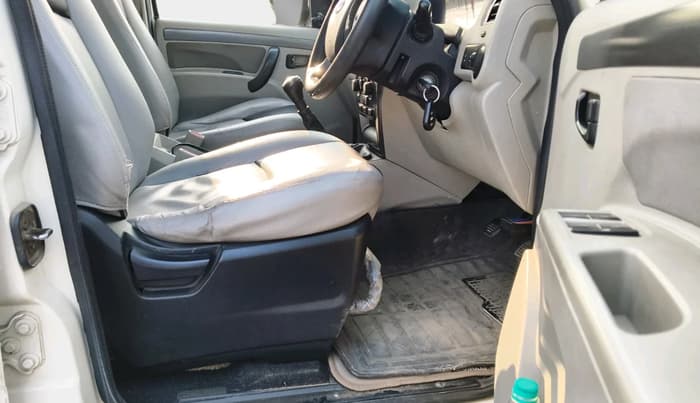 2017 Mahindra Scorpio S6 PLUS, Diesel, Manual, 91,859 km, interior