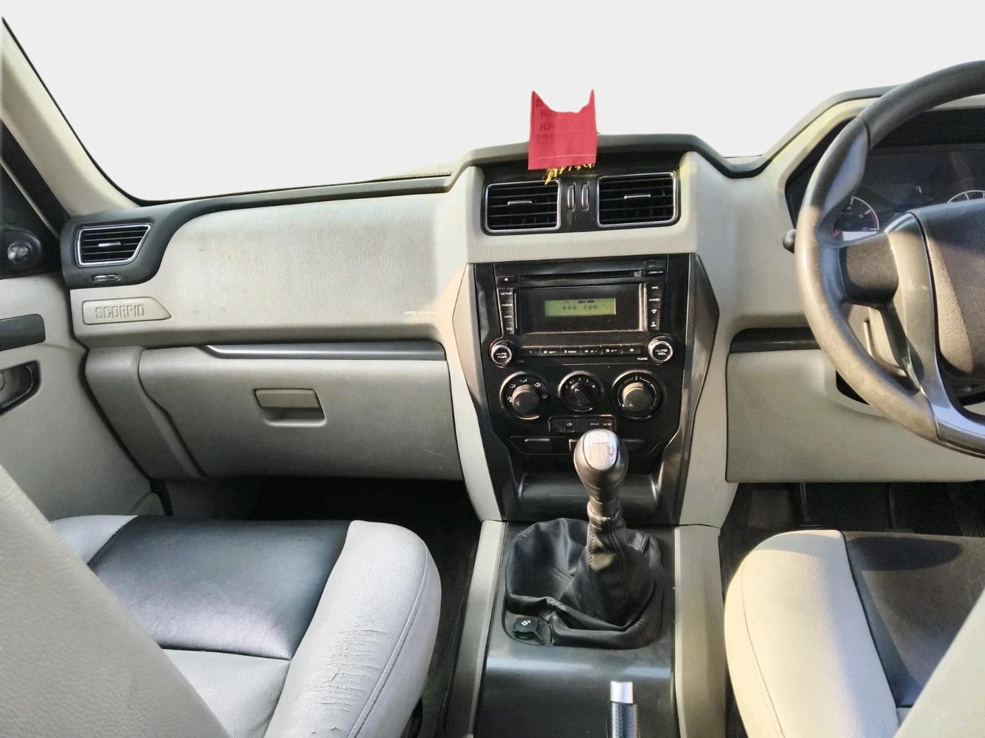 2017 Mahindra Scorpio S6 PLUS, Diesel, Manual, 91,859 km, interior