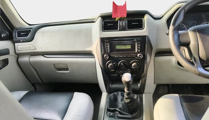 2017 Mahindra Scorpio S6 PLUS, Diesel, Manual, 91,859 km, interior