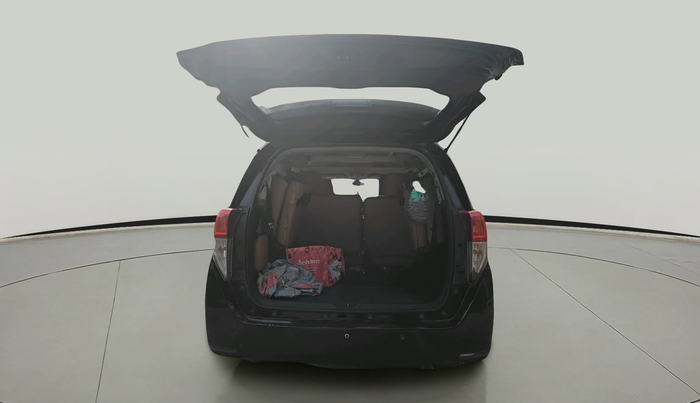 2016 Toyota Innova Crysta 2.4 G 8 STR, Diesel, Manual, 2,57,507 km, exterior