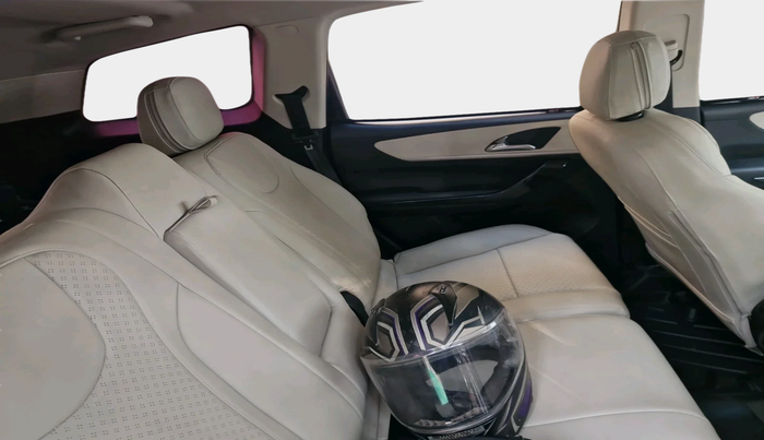 2023 Mahindra XUV700 AX 5 D MT 7 STR, Diesel, Manual, 53,847 km, interior