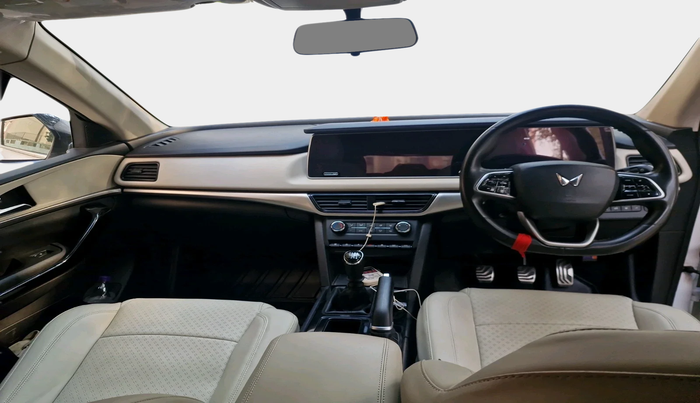 2023 Mahindra XUV700 AX 5 D MT 7 STR, Diesel, Manual, 53,847 km, interior