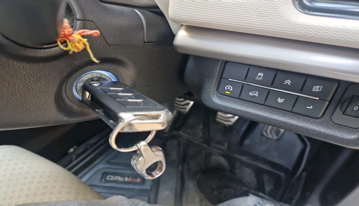 2023 Mahindra XUV700 AX 5 D MT 7 STR, Diesel, Manual, 53,847 km, interior