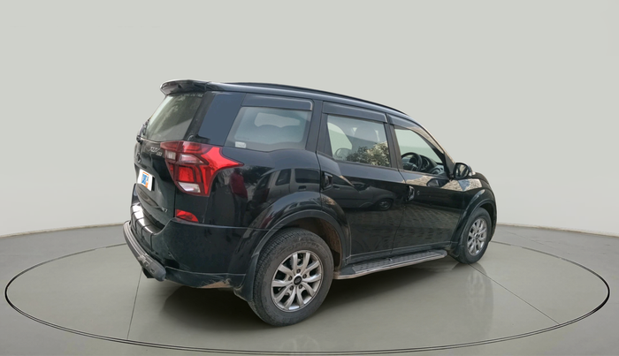 2019 Mahindra XUV500 W7, Diesel, Manual, 1,20,158 km, exterior
