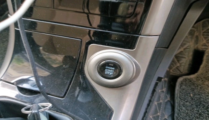 2019 Mahindra XUV500 W7, Diesel, Manual, 1,20,158 km, interior