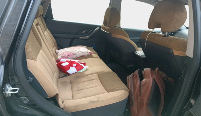 2019 Mahindra XUV500 W7, Diesel, Manual, 1,20,158 km, interior