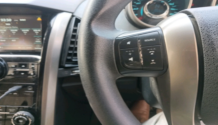 2019 Mahindra XUV500 W7, Diesel, Manual, 1,20,158 km, interior