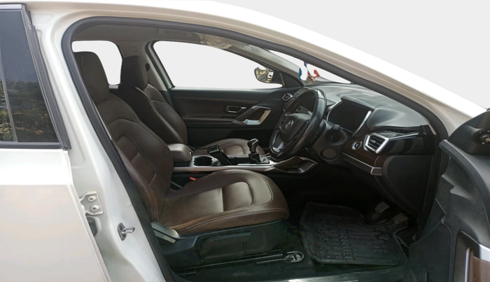 2019 Tata Harrier XZ 2.0L, Diesel, Manual, 1,19,377 km, interior