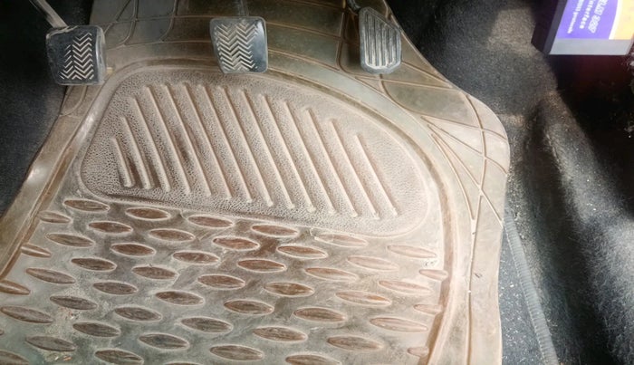 2011 Toyota Etios G, Petrol, Manual, 1,04,236 km, interior