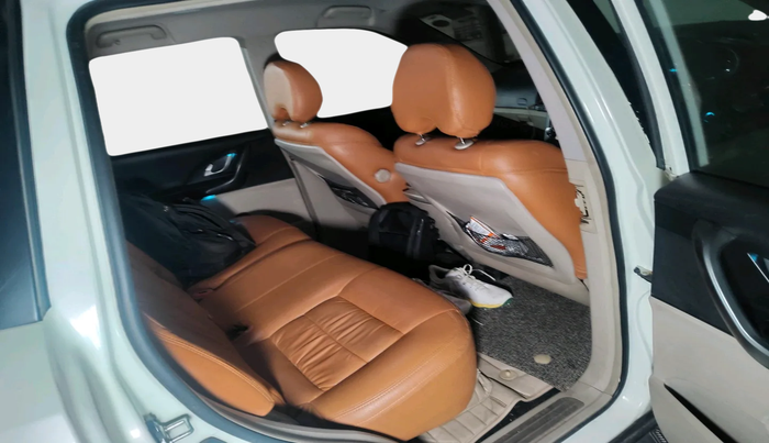 2016 Mahindra XUV500 W6 AT, Diesel, Automatic, 1,12,318 km, interior