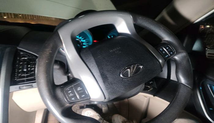 2016 Mahindra XUV500 W6 AT, Diesel, Automatic, 1,12,318 km, interior
