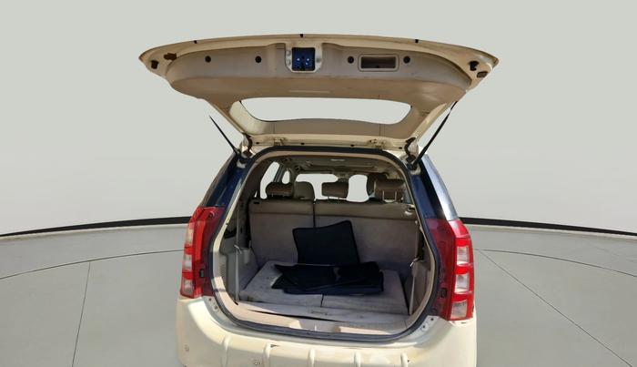 2017 Mahindra XUV500 W10, Diesel, Manual, 1,61,558 km, exterior