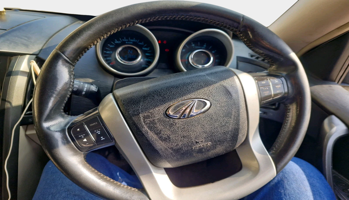 2017 Mahindra XUV500 W10, Diesel, Manual, 1,61,558 km, interior