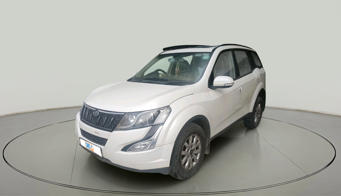 2017 Mahindra XUV500 W10 AT, Diesel, Automatic, 1,13,601 km, exterior