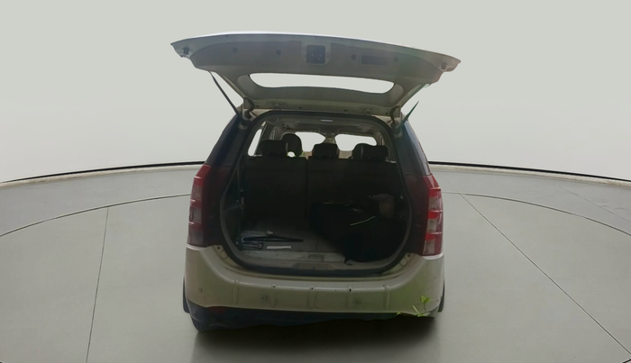 2017 Mahindra XUV500 W10 AT, Diesel, Automatic, 1,13,601 km, exterior