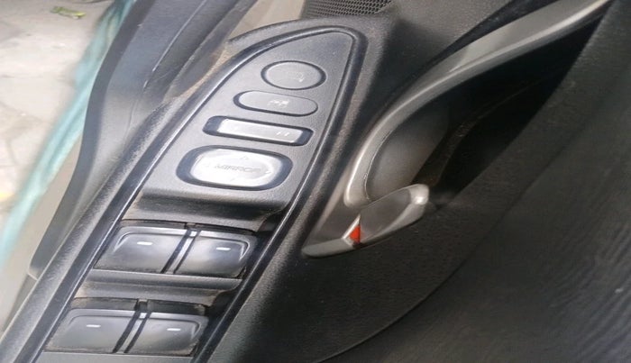 2017 Mahindra XUV500 W10 AT, Diesel, Automatic, 1,13,601 km, interior