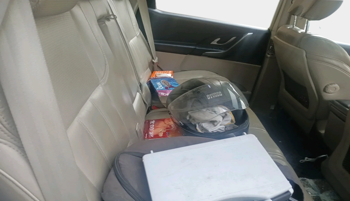 2017 Mahindra XUV500 W10 AT, Diesel, Automatic, 1,13,601 km, interior