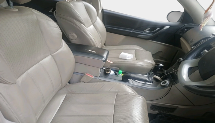 2017 Mahindra XUV500 W10 AT, Diesel, Automatic, 1,13,601 km, interior
