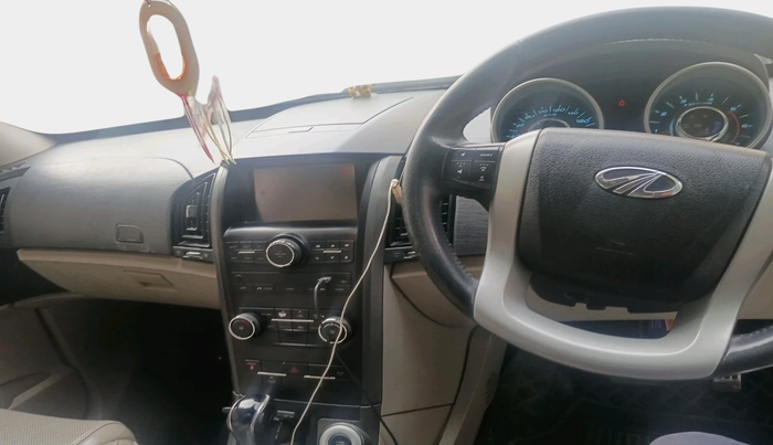 2017 Mahindra XUV500 W10 AT, Diesel, Automatic, 1,13,601 km, interior