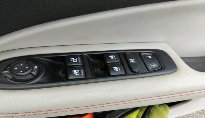 2018 Jeep Compass LIMITED PLUS PETROL AT, Petrol, Automatic, 95,000 km, interior