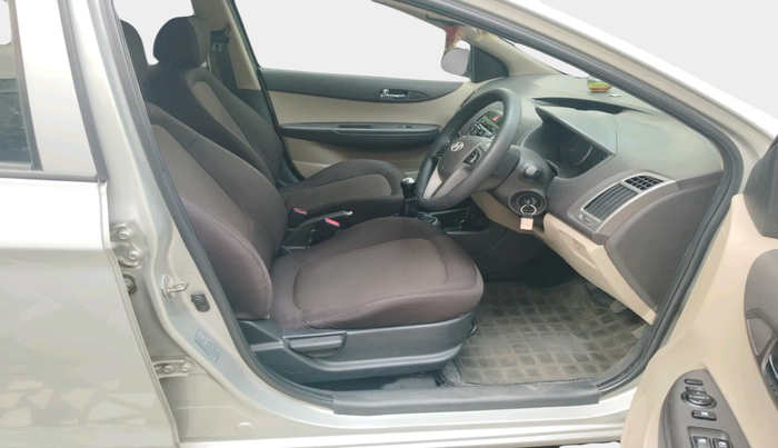 2013 Hyundai i20 SPORTZ 1.2, Petrol, Manual, 58,842 km, interior