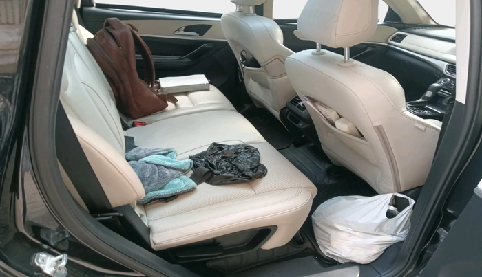 2024 Mahindra XUV700 AX 7 LUXURY P AT 7 STR, Petrol, Automatic, 35,004 km, interior