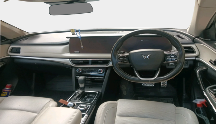 2024 Mahindra XUV700 AX 7 LUXURY P AT 7 STR, Petrol, Automatic, 35,004 km, interior