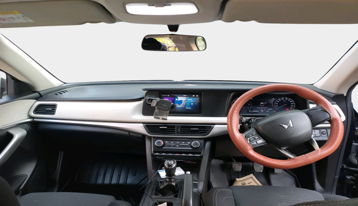 2022 Mahindra XUV700 MX D MT 5 STR, Diesel, Manual, 65,052 km, interior