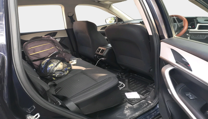 2022 Mahindra XUV700 MX D MT 5 STR, Diesel, Manual, 65,052 km, interior