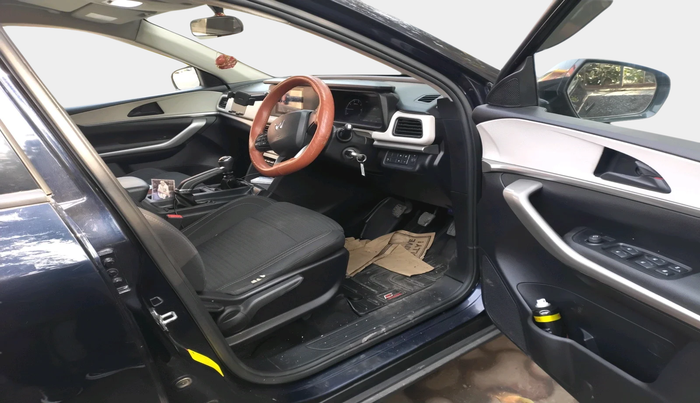 2022 Mahindra XUV700 MX D MT 5 STR, Diesel, Manual, 65,052 km, interior