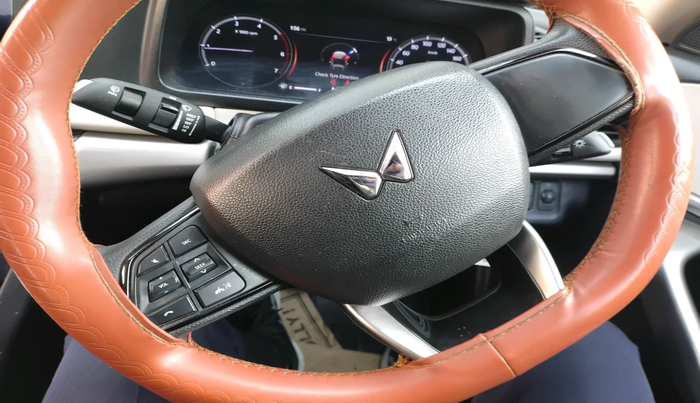 2022 Mahindra XUV700 MX D MT 5 STR, Diesel, Manual, 65,052 km, interior