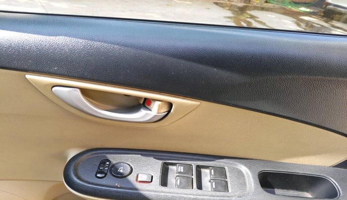 2015 Honda Amaze 1.2L I-VTEC VX, Petrol, Manual, 1,00,690 km, interior