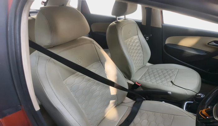 2015 Volkswagen Polo HIGHLINE1.2L, Petrol, Manual, 1,06,046 km, interior