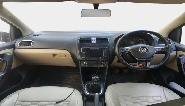 2015 Volkswagen Polo HIGHLINE1.2L, Petrol, Manual, 1,06,046 km, interior