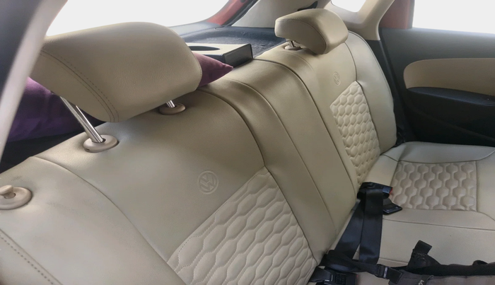 2015 Volkswagen Polo HIGHLINE1.2L, Petrol, Manual, 1,06,046 km, interior