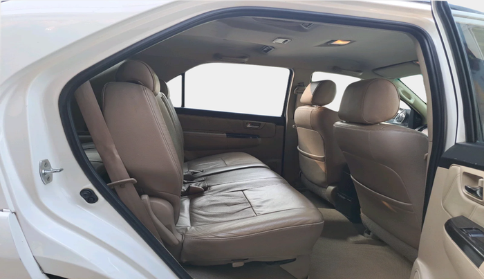 2016 Toyota Fortuner 3.0 4X2 MT, Diesel, Manual, 88,473 km, interior