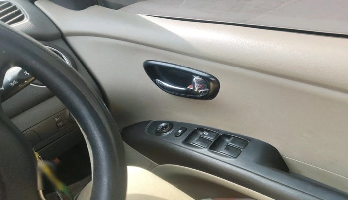 2011 Hyundai i10 MAGNA 1.2, Petrol, Manual, 1,49,220 km, interior