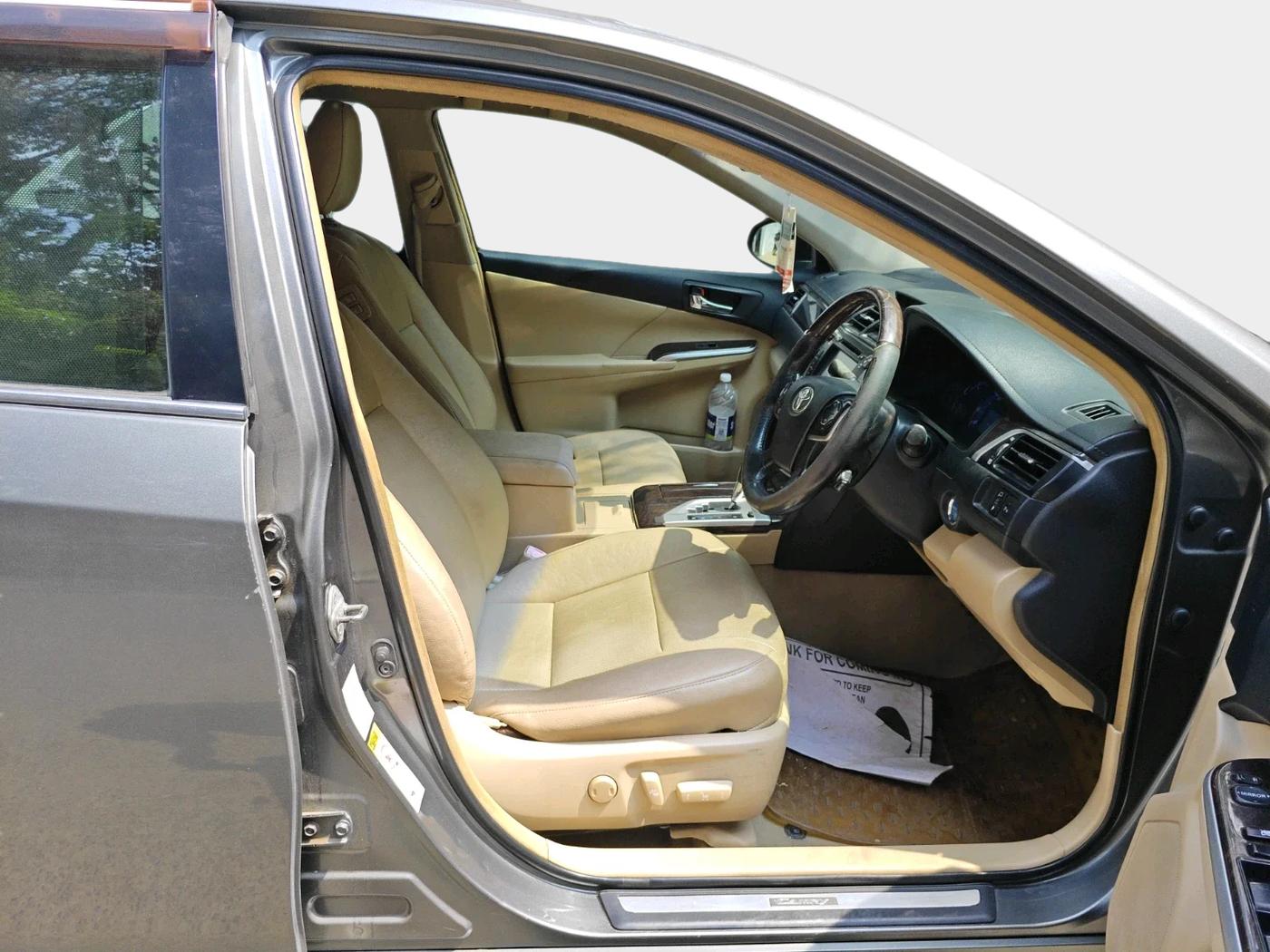2014 Toyota Camry 2.5L AT, Petrol, Automatic, 1,34,173 km, interior