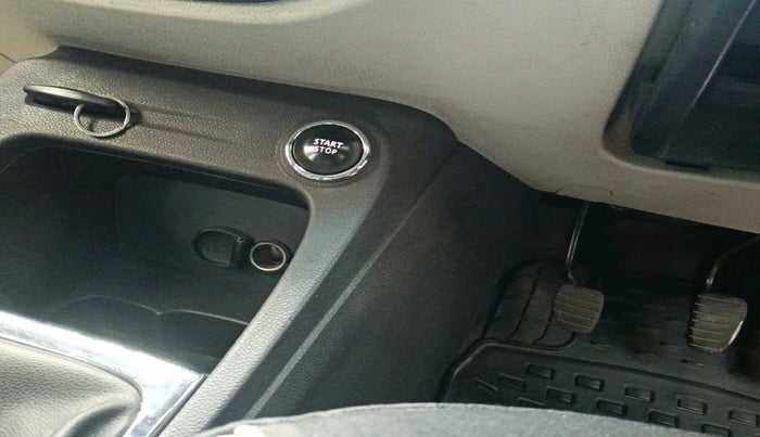 2017 Renault Captur RXT DIESEL DUAL TONE, Diesel, Manual, 1,59,794 km, interior